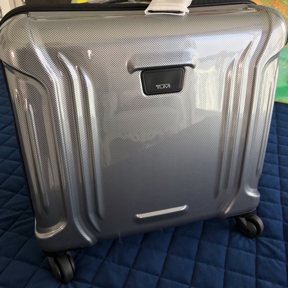 GORGEOUS TUMI COMPACT CARRY ON / HARDCASE (NWT) - Picture 8 of 8